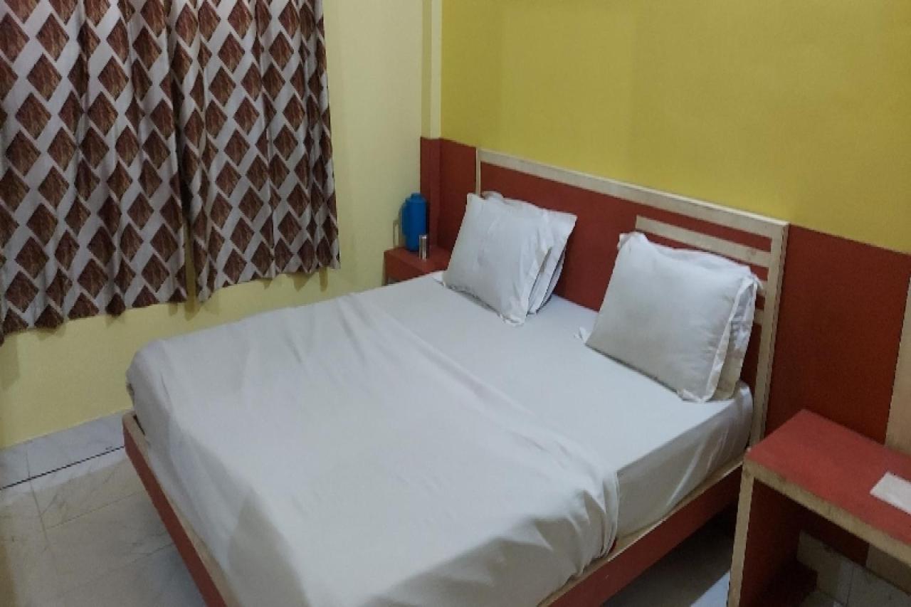 SPOT ON 73926 Hotel Anjanaa Puri Bagian luar foto